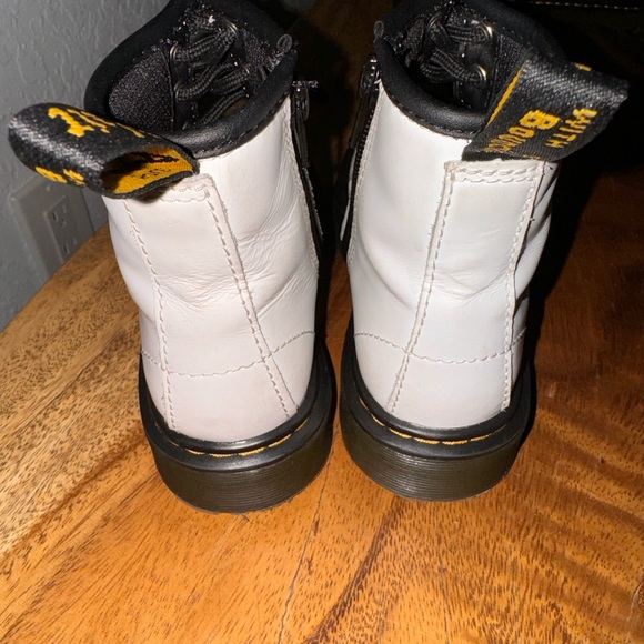 Girls size 12 white Dr. Marten - Picture 2 of 3